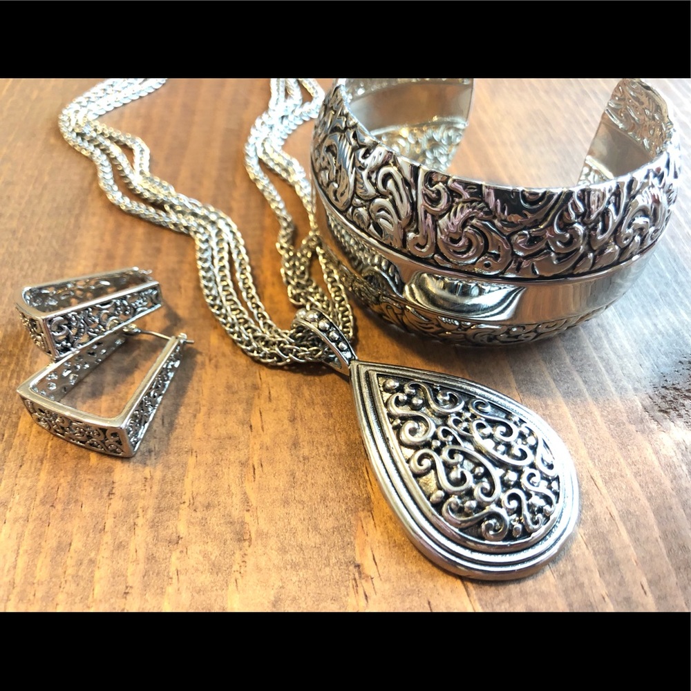 Lia Sophia jewelry set